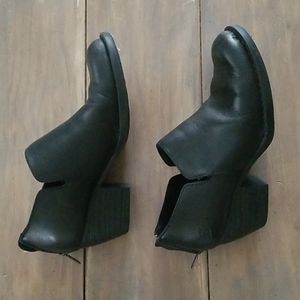 Born 8 black booties